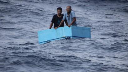 Bild: --/Semar/dpa
Die Männer wurden im Pazifik rund 240 Kilometer vor der mexikanischen Küste aufgefunden.