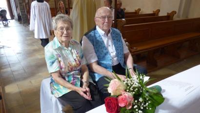 Bild: Sieglinde Schärtl
Das Jubelpaar Anni und Herbert Braun, das am 19. August ihr 65 Ehejubiläum, die Eiserne Hochzeit, in der St.-Sebastian-Kirche feiern konnte.