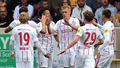 Bild: Robert Perry/PA Wire/dpa
Spielentscheider: Matthias Ginter (M.) traf doppelt beim Freiburger Auswärtssieg.