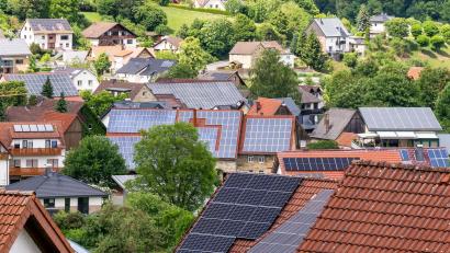 Bild: David Inderlied/dpa
Der Solarausbau ist im Plan - noch. (Archivbild)