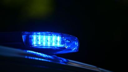 Symbolbild: Markus Lenhardt/dpa
Die Polizei stellt in einer Grünanlage in Schwandorf Fentanyl sicher.