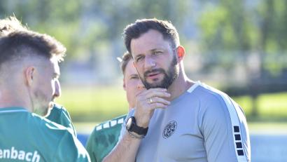 Bild: Hubert Ziegler
Dominic Rühl, Trainer der DJK Gebenbach, setzt auf eine Top-Einstellung seiner Jungs..