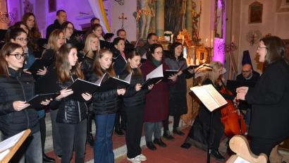 Archivbild: Josef Rosner
Der Chor "Grazie A Dio" (hier beim Benefizkonzert im November vergangenen Jahres in der Leonberger Pfarrkirche) feiert heuer sein 20-jähriges Bestehen.