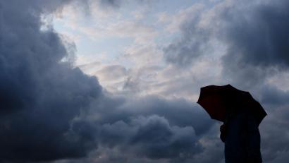 Symbolbild: Martin Gerten/dpa
Der Wetterdienst warnt vor Starkregen in Teilen der Oberpfalz.