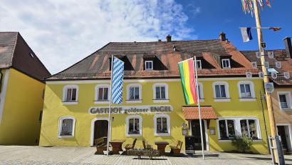 Bild: Stefanie Schrembs
Wer durch Waldeck fährt und spaziert, kommt automatisch am Gasthof Goldener Engel vorbei.