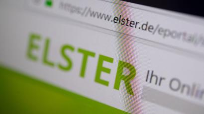Symbolbild: Marijan Murat/dpa
Das Finanzamt Waldsassen warnt vor angeblichen E-Mails der Steuerverwaltung.