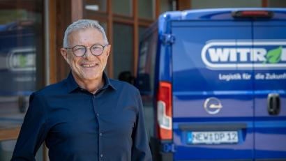 Bild: Christoph Sier
Als Ulrich Schlosser seine Ausbildung bei Witron begonnen hat, war er einer von 15 Mitarbeitern. Ende des Jahres scheidet er als einer von über 8000 wieder aus.