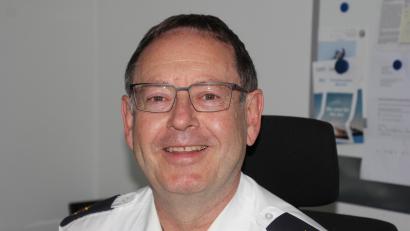 Bild: Konrad Rosner
Der Leiter der Polizeiinspektion Marktredwitz, der gebürtige Fuchsmühler Roland Ast, scheidet Ende August aus dem Dienst aus und geht in Ruhestand.