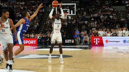 Bild: Matthias Stickel/dpa
Dennis Schröder und Co. hatten viel Spaß beim Supercup.