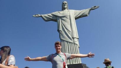 Bild: Wolf/privat
Philipp Wolf 2016 vor der Christusstatue in Rio de Janeiro. Der Altenstädter erlebte in Brasilien eine "bombastische Zeit", wie er jetzt erzählte.