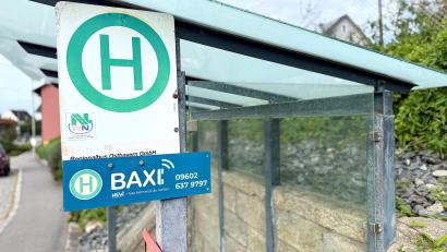 Bild: Gabi Schönberger
Die Telefonnummer 09602/6379797 ist aktuell einer der der Wege, im Landkreis Neustadt/WN eine Fahrt mit dem Baxi zu buchen. Künftig soll das ebenso wie der Ticketkauf über die VGN App möglich sein.