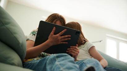 Bild: Annette Riedl/dpa
Weltweit schauen Kinder die russische Trickfilmserie „Mascha und der Bär“ im Internet. (Symbolbild)