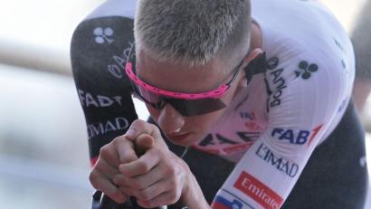 Bild: Philippe Magoni/AP/dpa
Tadej Pogacar holt einen denkbar knappen Sieg bei der Spanien-Rundfahrt.