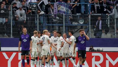 Bild: Jan Woitas/dpa
Die TSG Hoffenheim führt im DFB-Pokal bei Erzgebirge Aue schon zur Halbzeit mit 3:0.