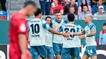 Bild: Uwe Anspach/dpa
Nach etwas Geduld gewinnt Bayer Leverkusen schlussendlich deutlich bei Wehen Wiesbaden.