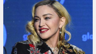 Bild: Evan Agostini/AP/dpa
Nicht alle sind begeistert von Madonnas Besuch in Griechenland. (Archivbild)
