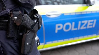 Symbolbild: Marcus Brandt/dpa
Spezialkräfte der Polizei waren wegen einer Bedrohungslage in Bayreuth im Einsatz.
