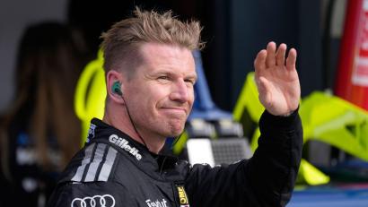 Bild: Darko Bandic/AP POOL/AP/dpa
Das war knapp: Hülkenberg ist nach einem Beinahe-Crash erleichtert.