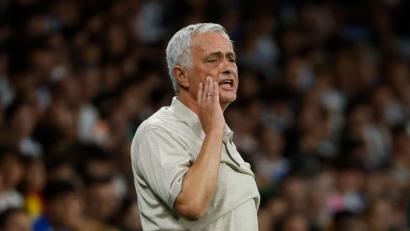 Bild: Joan Monfort/AP/dpa
Real Madrids Cheftrainer José Mourinho stärkt seinem Offensivstar Vinícius Júnior den Rücken.