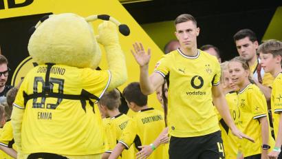 Bild: Bernd Thissen/dpa
Nico Schlotterbeck fehlt dem BVB seit der Fußball-WM verletzungsbedingt. (Archivbild)