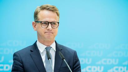 Bild: Christoph Soeder/dpa
Bundesgesundheitsminister Linnemann will die eigentlich geplante Kürzung von Rentenansprüchen pflegender Angehöriger stoppen. (Archivbild)