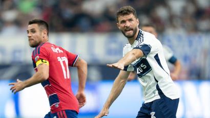 Bild: Ethan Cairns/The Canadian Press/AP/dpa
Thomas Müller (r) feierte mit den Vancouver Whitecaps einen 5:0-Erfolg gegen Dallas.