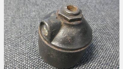 Bild: picture alliance / Bundeszollverwaltung/dpa
Eine Spezialgruppe der Polizei hat eine alte Handgranate kontrolliert gesprengt. (Symbolbild)