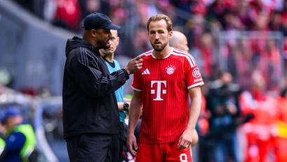 Bild: Tom Weller/dpa
Harry Kane (r) ist „Fußballer des Jahres“, sein Trainer Vincent Kompany wurde ebenfalls gewürdigt. (Archivbild)