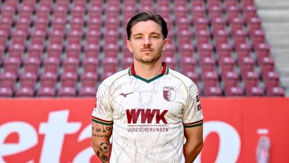 Bild: Harry Langer/dpa
Mads Pedersen vom FC Augsburg soll vor einem Wechsel nach Berlin stehen. (Archivbild)