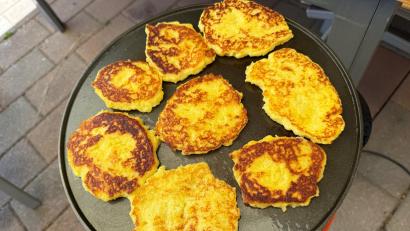 Bild: Ilse Hauer
Dotsch lässt sich nicht nur in der Pfanne, sondern auch auf einer Crêpes-Platte ausbacken.