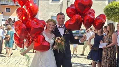 Bild: Tobias Übelmesser
Julia und Michael Busch feiern Hochzeit in Waldeck.