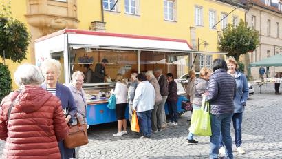 Archivbild: kaz
Die Stadt Kemnath lädt direkt nach den Sommerferien wieder zum Wochenmarkt im September ein.