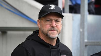 Bild: Jens Niering/dpa
Jahn-Trainer Sascha Hildmann will den bayerischen Pokal gewinnen.