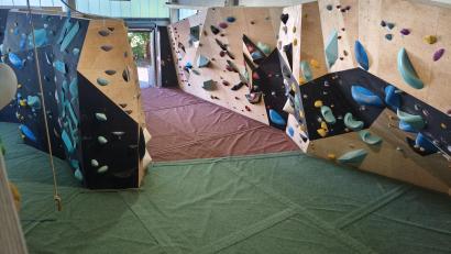 Bild: wpt
Die Boulderhalle in Amberg soll bald erweitert werden. Betreiber Chris Schubert plant unter anderem einen Kinderbereich.