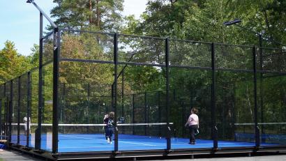 Bild: Jürgen Masching
Gut ausgebucht ist der neue Padel-Court in Grafenwöhr. Das Konzept dahinter ist außergewöhnlich und verschafft dem Tennisclub einigen Zulauf.