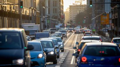 Bild: Kay Nietfeld/dpa/dpa-tmn
Das Auto bleibt für die meisten Menschen das wichtigste Fortbewegungsmittel. (Archivbild)