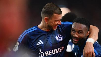 Bild: Hendrik Schmidt/dpa
Edin Dzeko (l) traf doppelt und legte Sturmpartner Moussa Sylla einen Treffer auf.