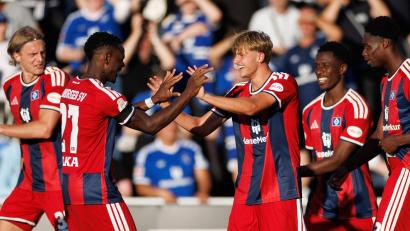 Bild: Friso Gentsch/dpa
Louis Lemke traf im Alter von 16 Jahren beim Pokalspiel in Verl für den HSV.