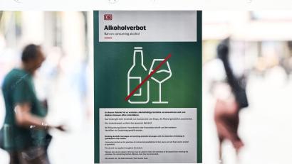 Bild: Oliver Berg/dpa
Die Deutsche Bahn führt bis Mitte Oktober ein flächendeckendes Alkoholkonsumverbot an allen rund 5.400 Bahnhöfen in Deutschland ein. (Archivbild)
