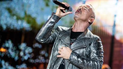 Bild: Christoph Schmidt/dpa
Eros Ramazzotti muss seine Tournee in Amerika verschieben. (Archivfoto)