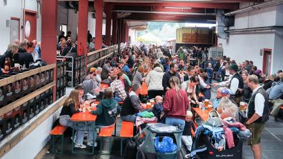 Archivbild: Bernhard Schultes
Enormen Zuspruch brachte im vergangenen Jahr (Bild) die Rückkehr des Friedenfelser Herbstfestes samt Bierwandertag auf das Brauereigelände. Dort wird auch heuer gefeiert.
