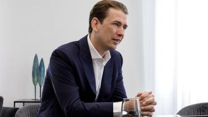Bild: Michael Baumgartner/Kito.Archi/dpa
Österreichs Ex-Kanzler Sebastian Kurz sagt eine noch viel restriktivere Migrationspolitik voraus.