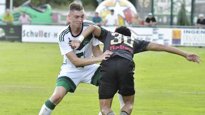 Bild: Hubert Ziegler
Maximilian Hiltl (links) und die DJK Ammerthal sind bereits am Donnerstag beim SSV Jahn II gefordert.