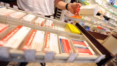Symbolbild: Uli Deck
Aus der Notaufnahme des Klinikums Amberg verschwanden mehrere Medikamente. Die Polizei traf wenig später einen 18-Jährigen an.