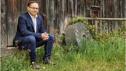 Bild: Florian Trykowski
Vom Stall ins Büro: Tobias Hammerls Arbeitsalltag ist so vielseitig wie das Freilandmuseum selbst.