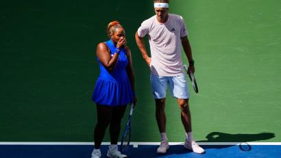 Bild: Yuki Iwamura/AP/dpa
Alexander Zverev (r) ist im Mixed-Wettbewerb der US Open früh ausgeschieden.