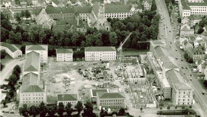 Luftbild: Wolfgang Steinbacher
Woher kennen wir das bloß? Wirkt irgendwie sehr vertraut, aber gleichzeitig auch wieder fremd.