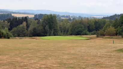 Bild: Andreas Graf
So sah es während der vergangenen Hitzewelle auf den Golfplätzen der Region aus. Lediglich die Grüns und Abschlagboxen wurden bewässert. Hier die Anlage im Stiftland.