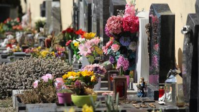 Symbolbild: Wolfgang Steinbacher
In Hof wurden vier Grabvasen von einem Friedhof gestohlen. Die Polizei sucht nach Hinweisen zu den Tätern.