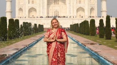 Bild: Anna Müller
Anna Müller aus Oberwappenöst bei Kulmain reiste drei Jahre lang durch Australien und Asien. Hier steht sie in einem indischen Sari vor dem Taj Mahal.